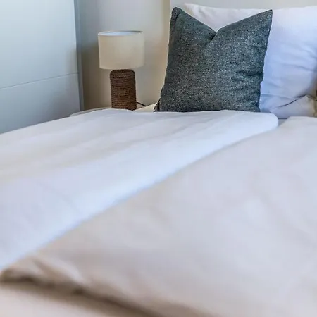 Apartment Hangar 19 Großzügiges Mit Terrasse Und Garten H4w2